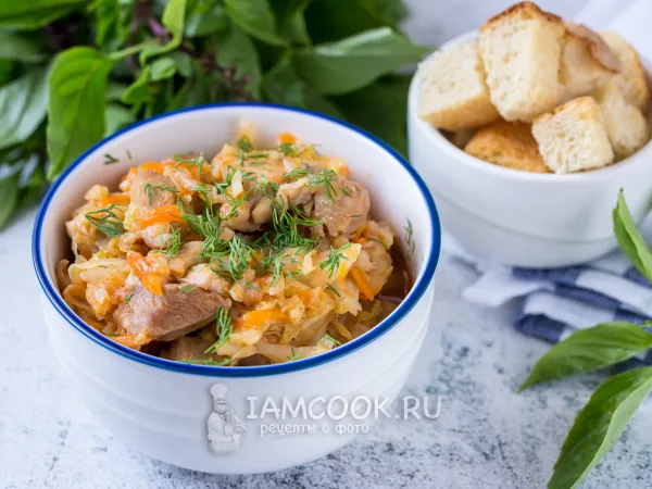 Фото блюда: Тушеная капуста с курицей в казане