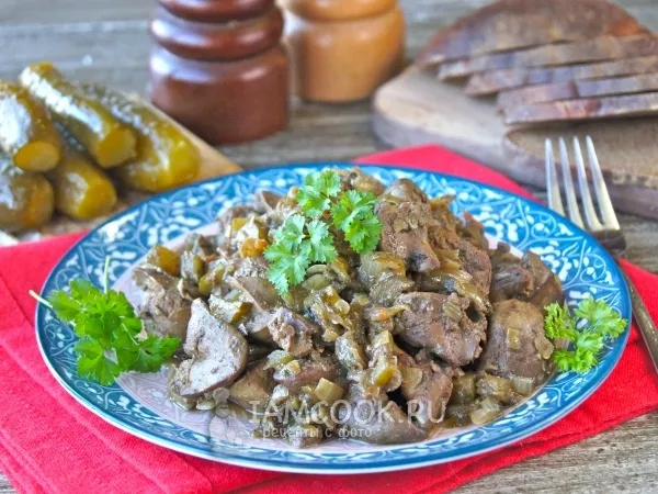 Фото блюда: Жареная печень с солеными огурцами