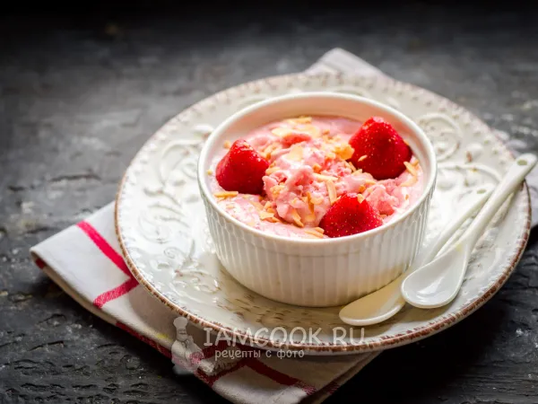 Фото блюда: Десерт из банана и замороженной клубники с йогуртом