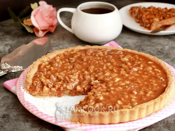 Фото блюда: Тарт с соленой карамелью и орехами