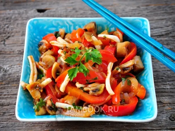 Фото блюда: Тушёные кальмары с овощами