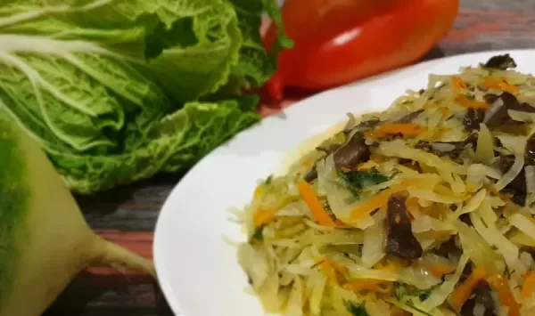 Фото блюда: Тушёная капуста с редькой и грибами