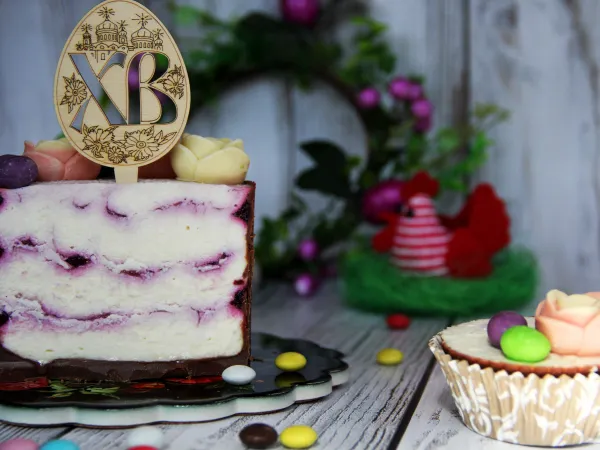 Фото блюда: Творожно-ягодная пасха в шоколадной глазури