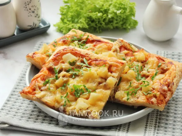 Фото блюда: Пицца из слоеного теста с ананасами