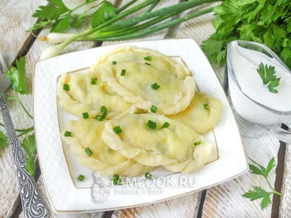 Фото блюда: Вареники с творогом и зеленым луком
