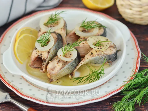 Фото блюда: Тушеная селедка с луком