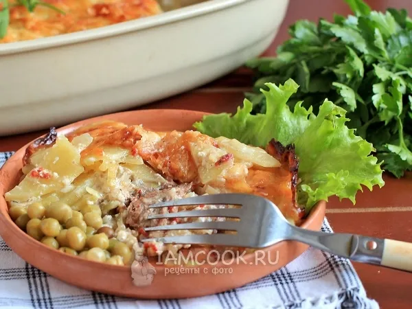 Фото блюда: Мясо под шубой в духовке