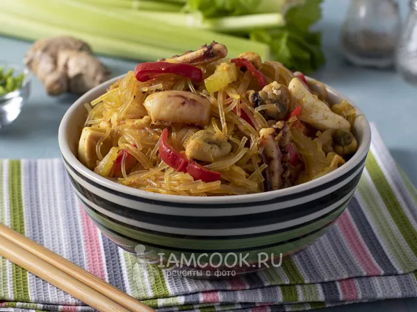 Фото блюда: Фунчоза с морепродуктами (морским коктейлем) и овощами