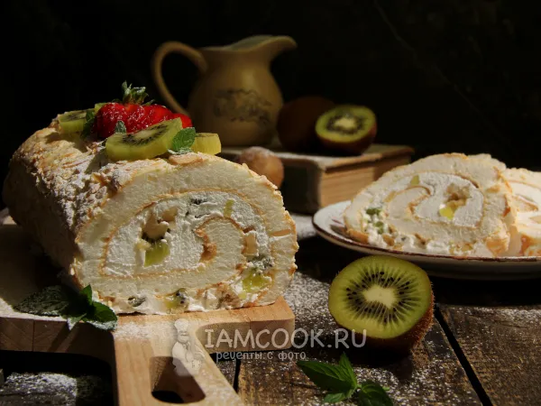 Фото блюда: Меренговый рулет с киви и бананом