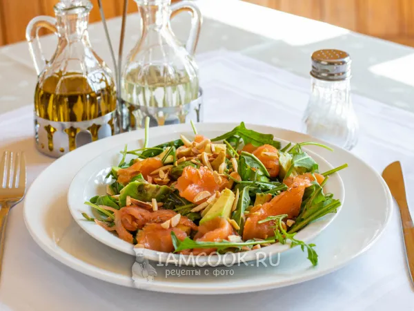 Фото блюда: Салат с красной рыбой, рукколой и авокадо