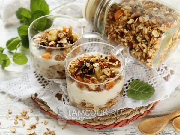 Фото блюда: Гранола с орехами, сухофруктами и яблоком