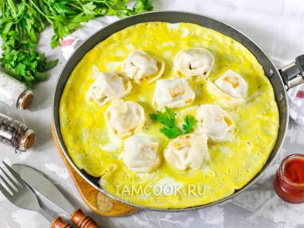 Фото блюда: Омлет с пельменями