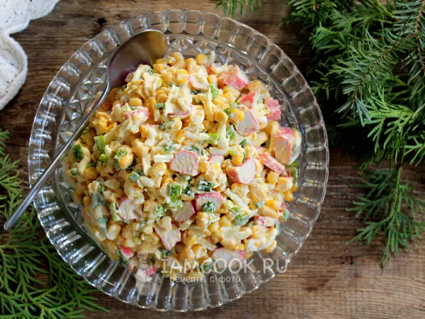 Фото блюда: Салат «Нежность» с крабовыми палочками и кукурузой