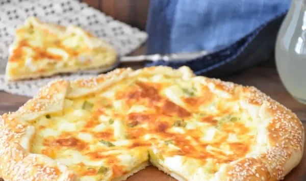 Фото блюда: Открытый пирог с сыром и яйцом