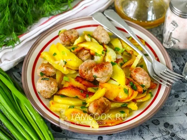 Фото блюда: Жареный картофель с фрикадельками