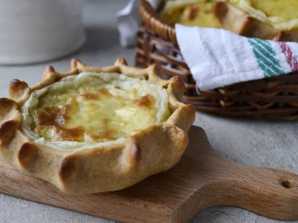 Фото блюда: Ватрушки из ржаного теста с картошкой