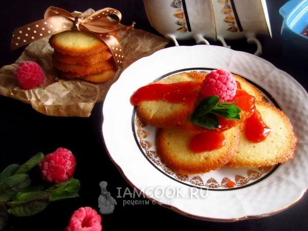 Фото блюда: Печенье белковое с малиновым соусом