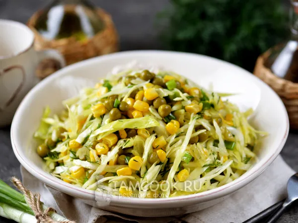 Фото блюда: Салат из капусты с горошком и кукурузой