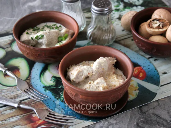Фото блюда: Куриное филе в ореховом соусе в мультиварке