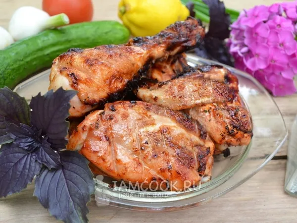 Фото блюда: Шашлык из курицы в томатном соусе (с базиликом)