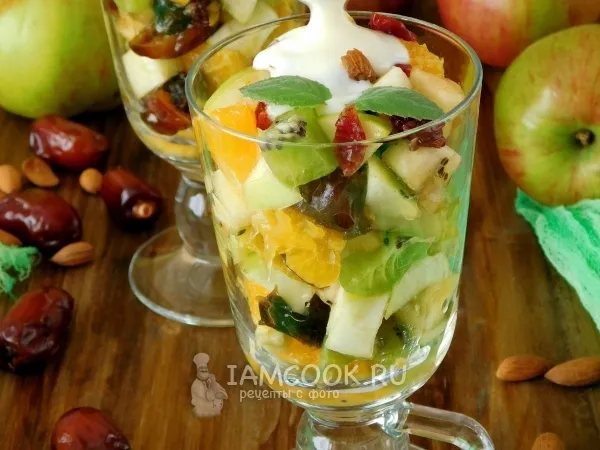 Фото блюда: Фруктовый салат с орехами и финиками