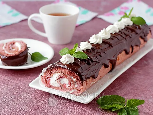 Фото блюда: Бисквитный рулет с клубникой