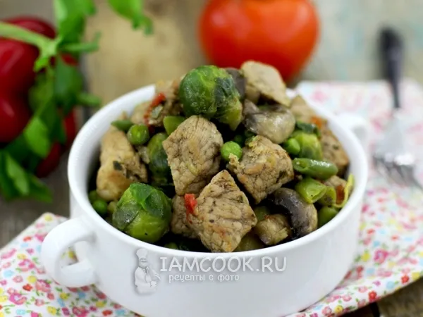 Фото блюда: Свинина с овощами на сковороде