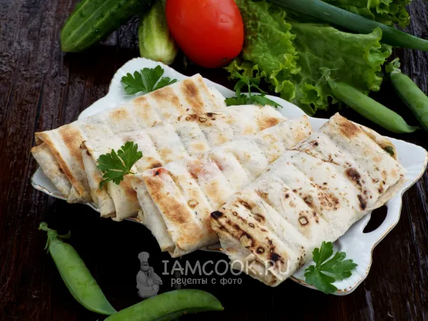 Фото блюда: Лаваш на мангале с сыром и помидорами