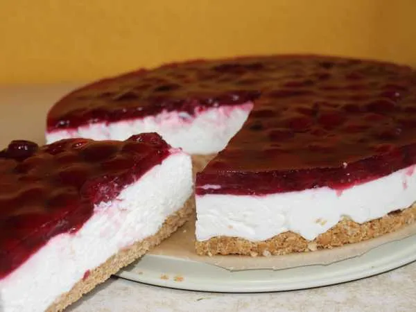Фото блюда: Торт без выпечки с вишней