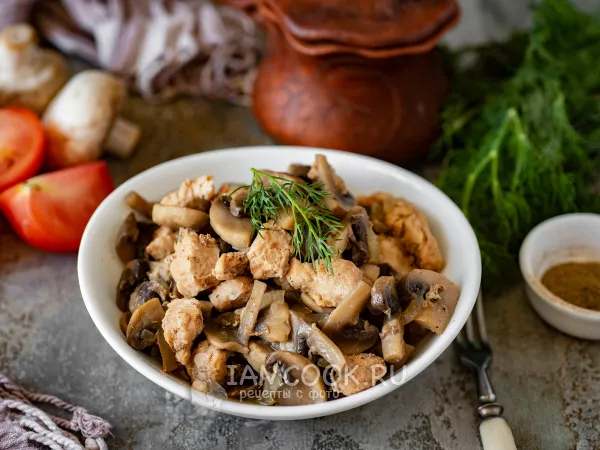 Фото блюда: Индейка с грибами в горшочке в духовке