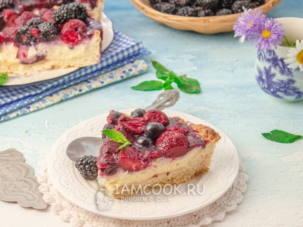 Фото блюда: Тирольский пирог с ягодами и заварным кремом