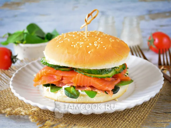 Фото блюда: Бургер с красной рыбой