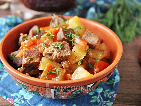 Фото блюда: Тушеная говядина с картошкой в духовке