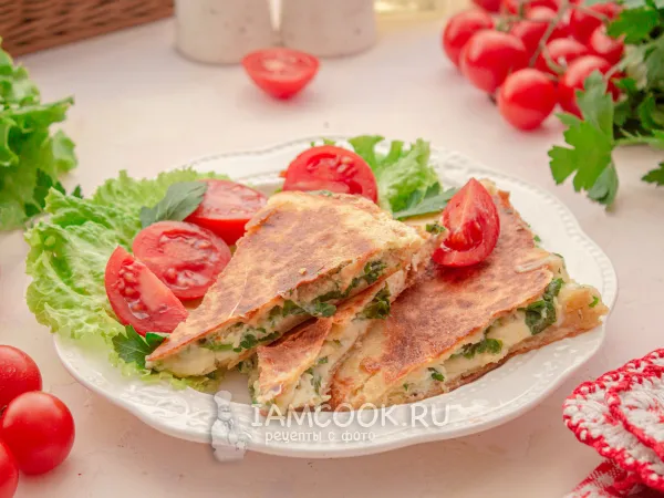 Фото блюда: Тортилья с сыром и яйцом на сковороде (с зеленью)