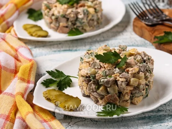 Фото блюда: Салат «Мельник» с куриной печенью