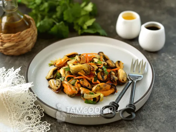 Фото блюда: Жареные мидии с луком