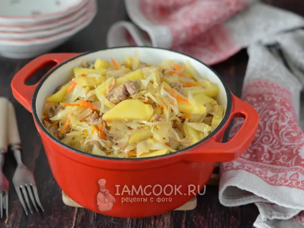 Фото блюда: Тушеная капуста с картошкой и тушенкой