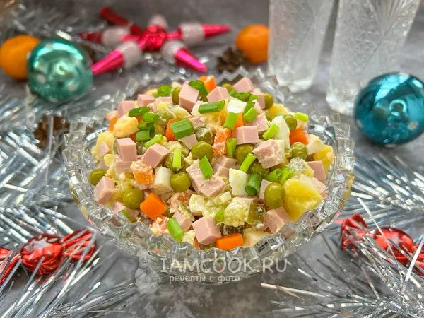 Фото блюда: Оливье из 90-х (с майонезно-сметанной заправкой)