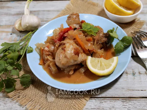 Фото блюда: Куриные голени на сковороде в винно-томатном соусе