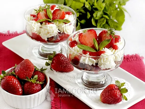 Фото блюда: Десерт с клубникой и мятой