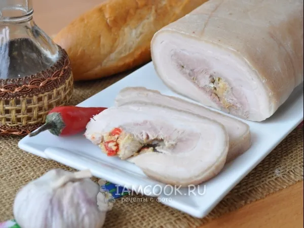 Фото блюда: Мясной рулет с чили и чесноком