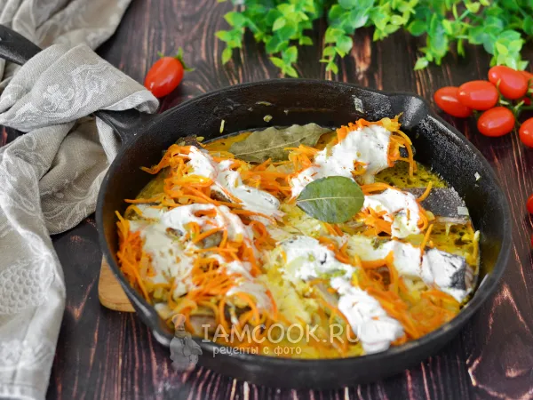 Фото блюда: Тушеный терпуг в сметане на сковороде