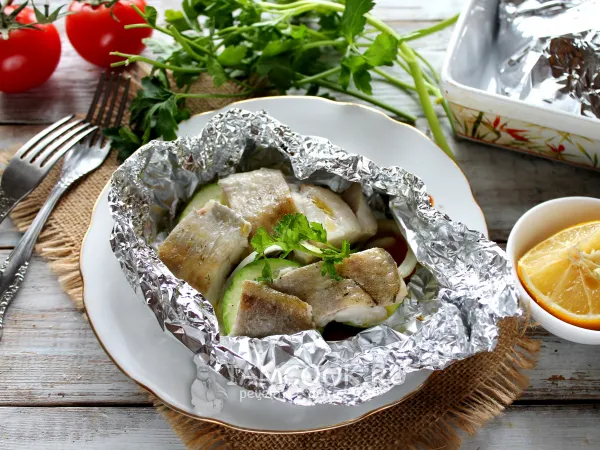 Фото блюда: Минтай с овощами в фольге в духовке
