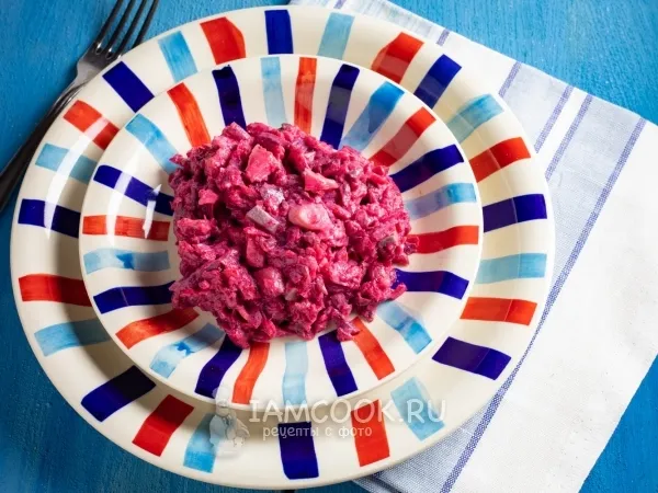 Фото блюда: Салат с селедкой и свеклой