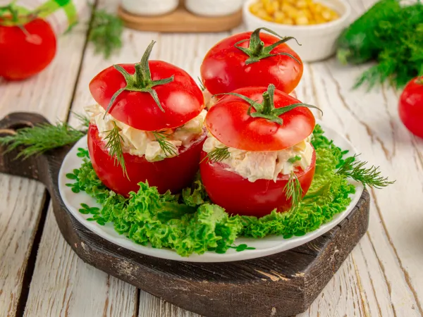 Фото блюда: Помидоры, фаршированные мясным салатом