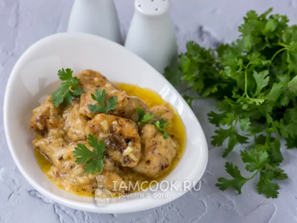 Фото блюда: Курица в чесночном соусе на сковороде