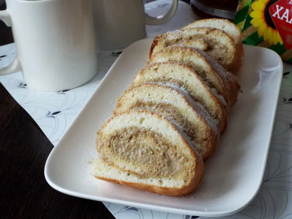 Фото блюда: Бисквитный рулет с халвой