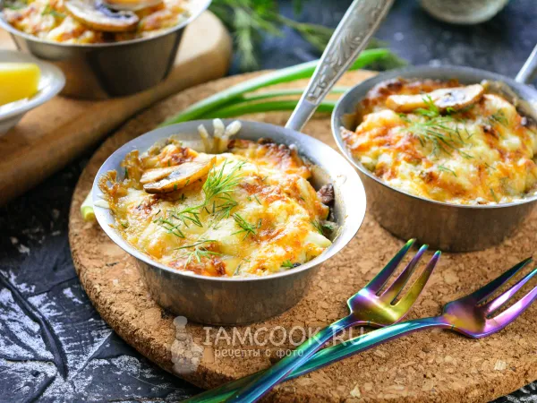 Фото блюда: Жульен с колбасой и грибами