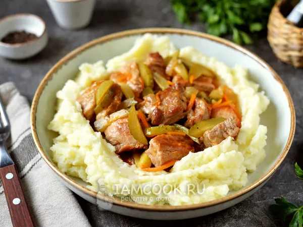 Фото блюда: Азу с маринованными огурцами (из свинины)