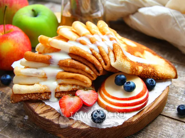 Фото блюда: Яблочные блины на молоке